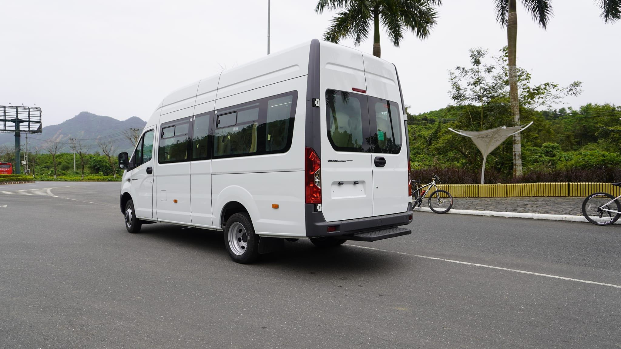 Thuê xe 19 chỗ ngắn hạn tại Thuexehuydat.com – Giải pháp vận chuyển linh hoạt