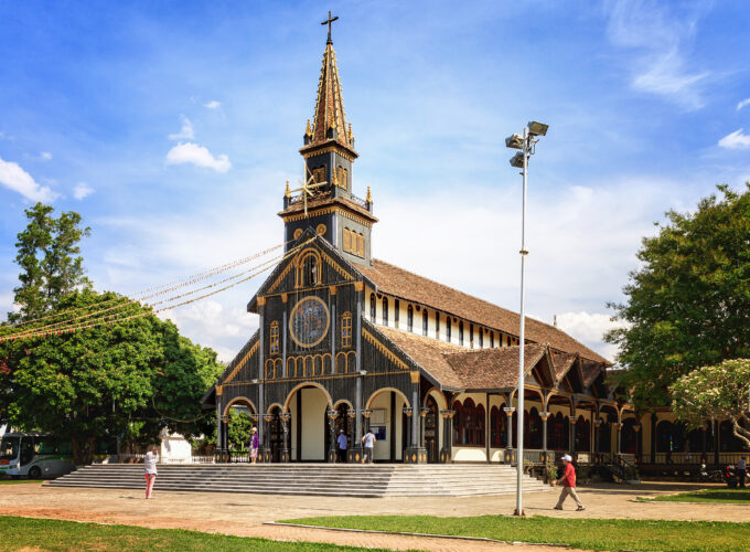 Nhà thờ gỗ kon tum
